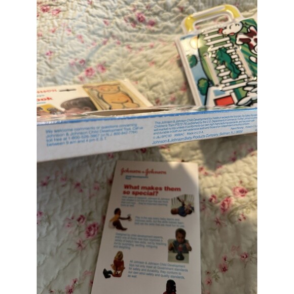 VTG 1983 BABY BEAR PLAYS AT HOME INFANT/TODDLER DEVELOPMENTAL SOFT BOOK - Picture 5 of 6